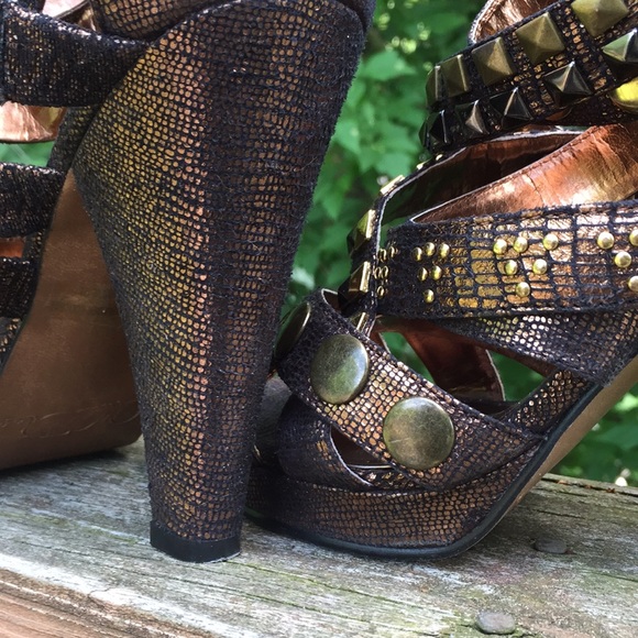 Hot Topic Shoes - Studded bronze/ gold zipper back pumps